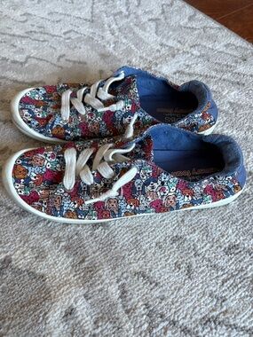 Bobs by sketchers dog lover beach bingo wolf pack sneakers woman’s size 9.5